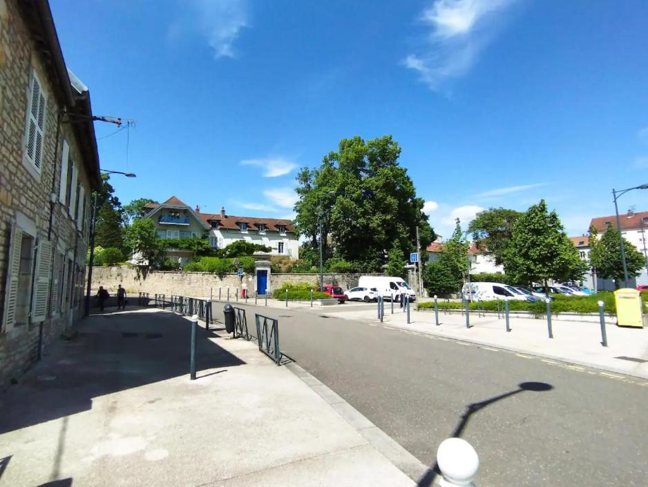 Les Glycines, un air de campagne à la ville Besançon Extérieur photo